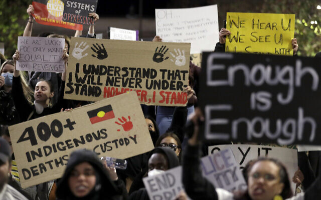Protestors gather in Sydney to support the cause of US protests over the death of George Floyd and urged their own government to address racism and police violence, June 2, 2020. (Rick Rycroft/AP) Protestors gather in Sydney to support the cause of US protests over the death of George Floyd and urged their own government to address racism and police violence, June 2, 2020. (Rick Rycroft/AP)