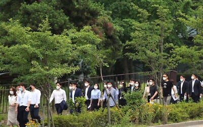 People wearing face masks to help protect against the spread of the new coronavirus cross a road in Seoul, South Korea, June 29, 2020. (AP Photo/Ahn Young-joon) People wearing face masks to help protect against the spread of the new coronavirus cross a road in Seoul, South Korea, June 29, 2020. (AP Photo/Ahn Young-joon)