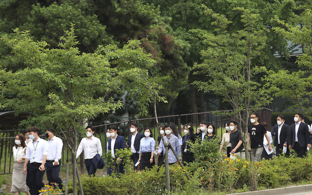 People wearing face masks to help protect against the spread of the new coronavirus cross a road in Seoul, South Korea, June 29, 2020. (AP Photo/Ahn Young-joon) People wearing face masks to help protect against the spread of the new coronavirus cross a road in Seoul, South Korea, June 29, 2020. (AP Photo/Ahn Young-joon)