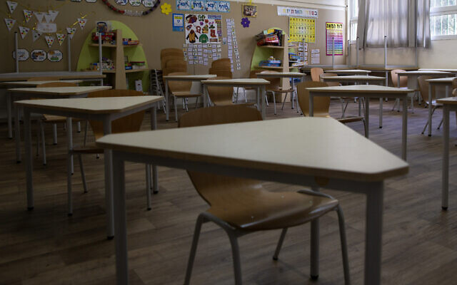 A classroom is empty at an elementary school in Tel Aviv, April 30, 2020. (Sebastian Scheiner/AP) A classroom is empty at an elementary school in Tel Aviv, April 30, 2020. (Sebastian Scheiner/AP)
