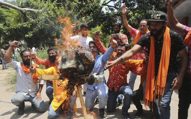 Activists of Rashtriya Bajrang Dal burn an effigy of Chinese President Xi Jinping during a protest against the Chinese government in Jammu, India, June 17, 2020. (AP Photo/Channi Anand) Activists of Rashtriya Bajrang Dal burn an effigy of Chinese President Xi Jinping during a protest against the Chinese government in Jammu, India, June 17, 2020. (AP Photo/Channi Anand)