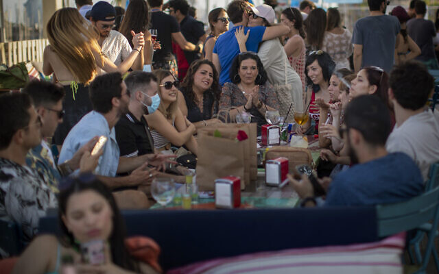 People in a snack bar in Barcelona, Spain, June 21, 2020 (AP Photo/Emilio Morenatti) People in a snack bar in Barcelona, Spain, June 21, 2020 (AP Photo/Emilio Morenatti)