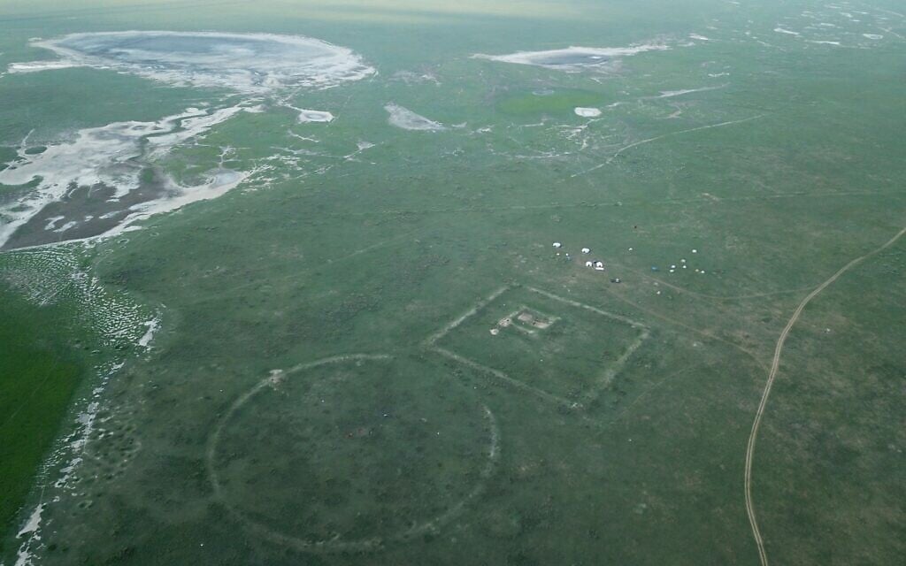 Aerial view of the excavations of the fort along the Northern Line of the Great Wall of China. (courtesy Hebrew University)