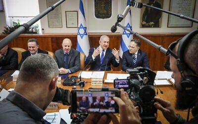 Prime Minister Benjamin Netanyahu leads a cabinet meeting at the Prime Minister's Office in Jerusalem on December 29, 2019. (Marc Israel Sellem/Pool)
