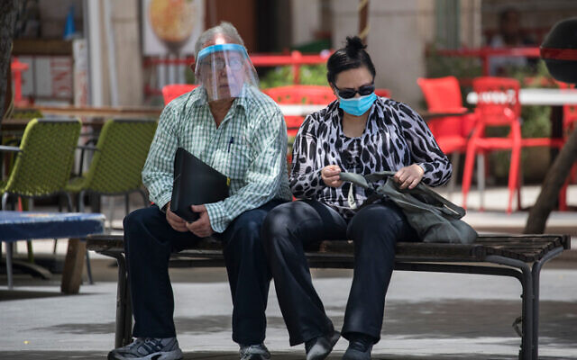 Jerusalemites wearing face masks in Jerusalem City center on June 8, 2020.
(Olivier Fitoussi/Flash90)
