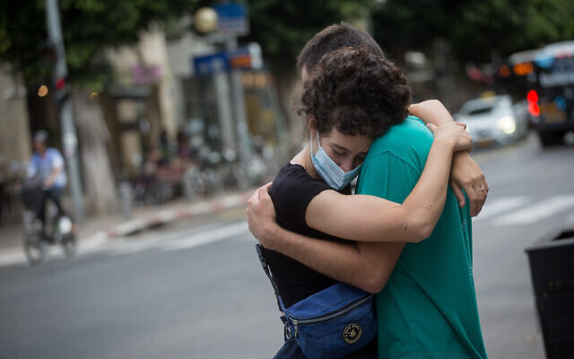 Israelis in Tel Aviv, June 9, 2020. (Miriam Alster/Flash90)