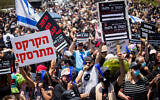 Some 5,000 Israelis from the culture and arts industry protest outside the Finance Ministry in Jerusalem on June 15, 2020 (Yonatan Sindel/Flash90)