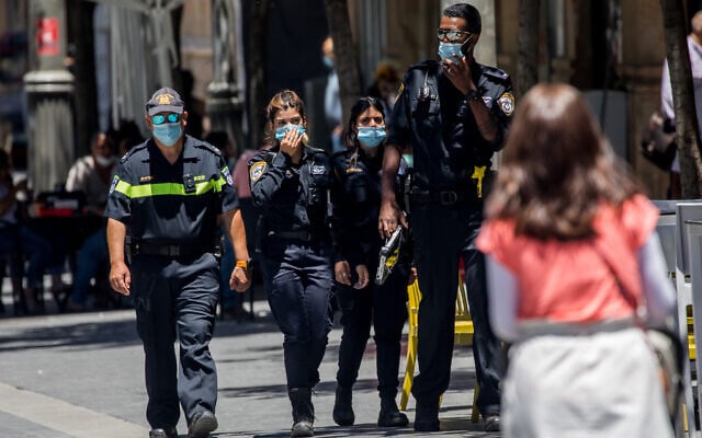 Police officers patrol on Jaffa Street in downtown Jerusalem on June 23, 2020 (Yonatan Sindel/Flash90) Police officers patrol on Jaffa Street in downtown Jerusalem on June 23, 2020 (Yonatan Sindel/Flash90)