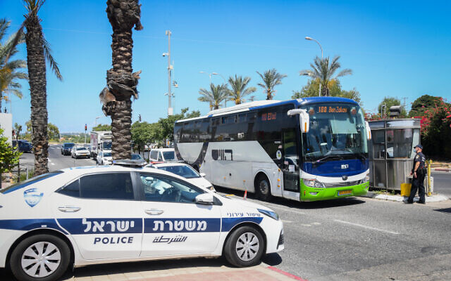 A police checkpoint at the entrance to Elad, June 24, 2020. (Flash90)