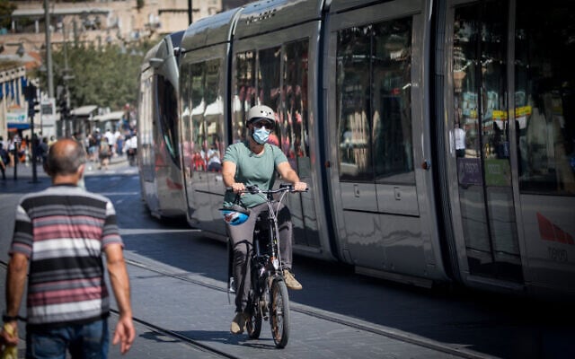 People with face masks on Jaffa Street in downtown Jerusalem on June 24, 2020 (Yonatan Sindel/Flash90) People with face masks on Jaffa Street in downtown Jerusalem on June 24, 2020 (Yonatan Sindel/Flash90)