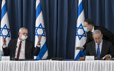 Prime Minister Benjamin Netanyahu (right) and Alternate Prime Minister and Minister of Defense Benny Gantz at the weekly cabinet meeting, at the Ministry of Foreign Affairs in Jerusalem on June 28, 2020. (Olivier Fitoussi/Flash90)