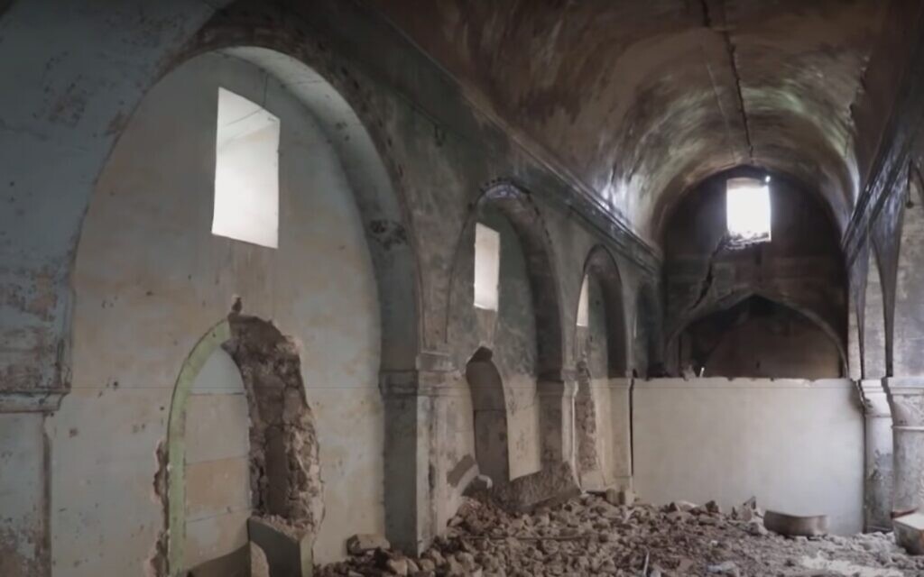 A synagogue in Mosul, Iraq, as seen in a France 24 report from April 2019. (Youtube screenshot)