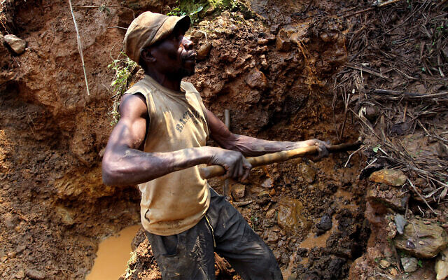 Illustrative: A miner digs out soil which will later be filtered for traces of cassiterite, the major ore of tin, at Nyabibwe mine, in eastern Congo, August 17, 2012. (AP/Marc Hofer) Illustrative: A miner digs out soil which will later be filtered for traces of cassiterite, the major ore of tin, at Nyabibwe mine, in eastern Congo, August 17, 2012. (AP/Marc Hofer)