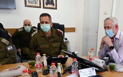 Defense Minister Benny Gantz, right, meets with IDF Chief of Staff Aviv Kohavi, center, and Northern Command chief Amir Baram in northern Israel on June 2, 2020. (Ariel Hermoni/Defense Ministry)