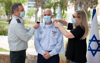IDF Brig. Gen. Tal Kalman (center) is promoted to the rank of major general on June 18, 2020. (Israel Defense Forces)
