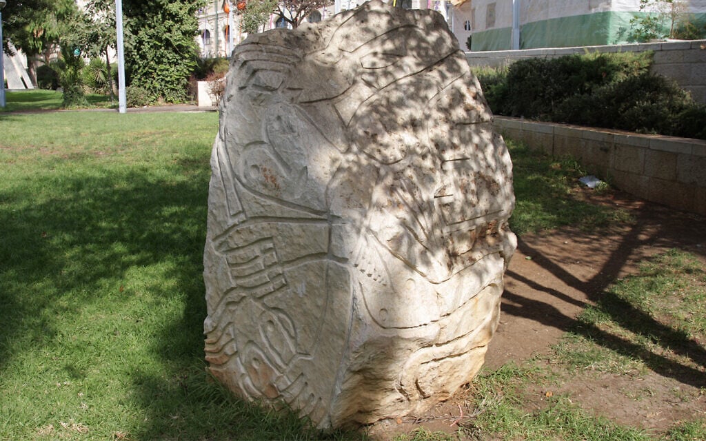 A sculpture in Jerusalem's Daniel Garden, named for Daniel Oster, the only Jewish mayor of Jerusalem during the British Mandate, and the first mayor of the city after the State of Israel was declared in 1948. (Shmuel Bar-Am)