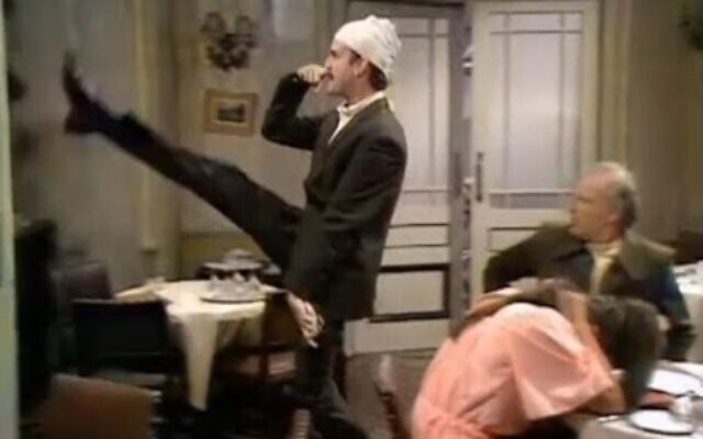 John Cleese as Basil Fawlty in a scene from 'The Germans' episode of the TV comedy series 'Fawlty Towers' (screen capture, YouTube: used in accordance with Clause 27a of the Copyright Law) John Cleese as Basil Fawlty in a scene from 'The Germans' episode of the TV comedy series 'Fawlty Towers' (screen capture, YouTube: used in accordance with Clause 27a of the Copyright Law)