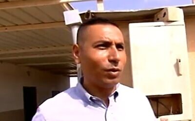 Khatam Abu Qeider, principal at the Neve Midbar School, speaks with Channel 2 news in 2017 (Screen grab)