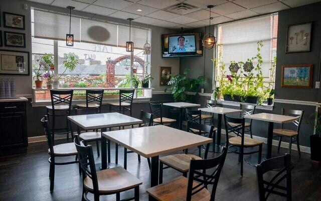 Illustrative: Tables at a restaurant (AP Photo/J. Scott Applewhite) Illustrative: Tables at a restaurant (AP Photo/J. Scott Applewhite)