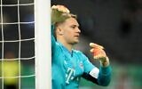 Bayern Munich's German goalkeeper Manuel Neuer during the German Cup soccer final against Bayer 04 Leverkusen at the Olympic Stadium in Berlin on July 4, 2020. (Photo by Alexander Hassenstein / POOL / AFP)