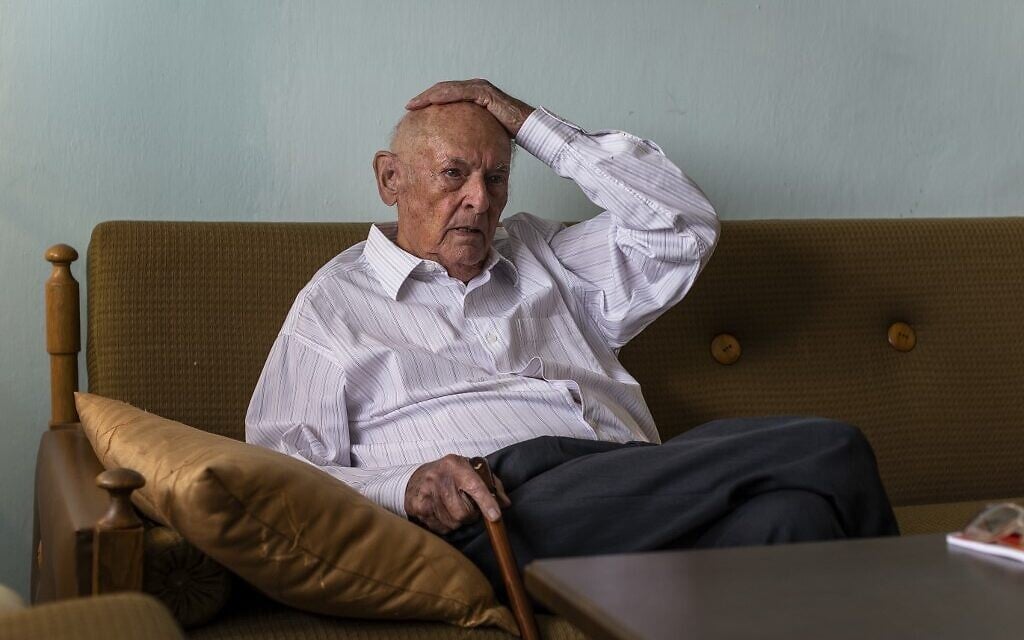Marek Dunin-Wasowicz - Nazi death camp surviver and witness in the trial of former SS guard Bruno Dey is seen during AFP interviev in his appartment in Warsaw, Poland on July 16, 2020. (Wojtek RADWANSKI/AFP) Marek Dunin-Wasowicz - Nazi death camp surviver and witness in the trial of former SS guard Bruno Dey is seen during AFP interviev in his appartment in Warsaw, Poland on July 16, 2020. (Wojtek RADWANSKI/AFP)