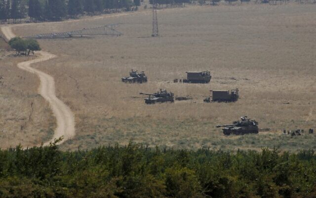 Armored vehicles and 155 mm self-propelled howitzers are deployed in the Upper Galilee in northern Israel on the border with Lebanon on July 27, 2020 (JALAA MAREY / AFP) Armored vehicles and 155 mm self-propelled howitzers are deployed in the Upper Galilee in northern Israel on the border with Lebanon on July 27, 2020 (JALAA MAREY / AFP)