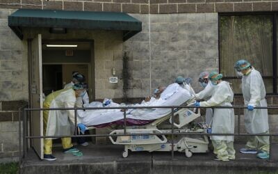 Members of the medical staff move a bed to transfer a patient to another room outside of the COVID-19 intensive care unit at the United Memorial Medical Center on July 2, 2020 in Houston, Texas (Go Nakamura/Getty Images/AFP)