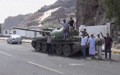 This frame grab from video shows fighters loyal to the separatist so-called Southern Transitional Council, backed by the United Arab Emirates, near the presidential palace, in Aden, Yemen on January 30, 2018. (AP Photo)