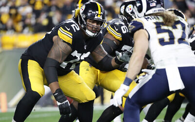 Pittsburgh Steelers offensive tackle Zach Banner (72) blocks during the first half of an NFL football game against the Los Angeles Rams in Pittsburgh, November 10, 2019. (AP Photo/Don Wright)