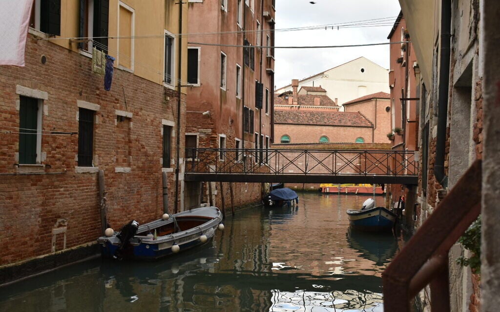 A canal side street in Venice's Jewish ghetto. (Photo by Paolo Raccanelli)