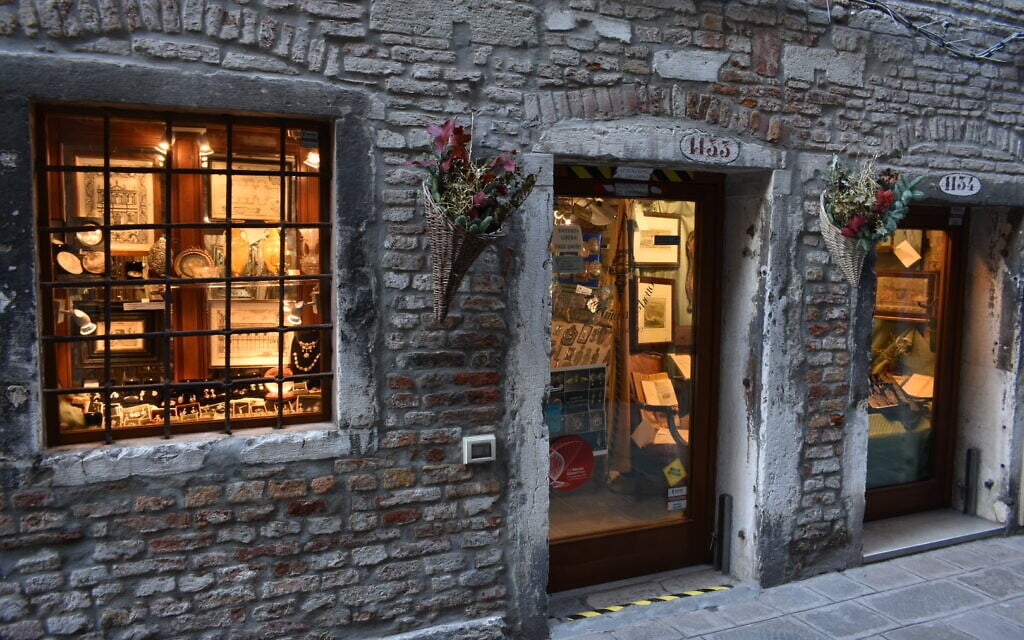 A storefront in Venice's Jewish ghetto. (Photo by Paolo Raccanelli)