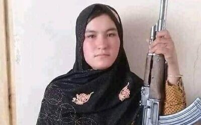 Afghan teenager Qamar Gul, who killed two Taliban fighters after they broke into her home and killed her parents. (Twitter)