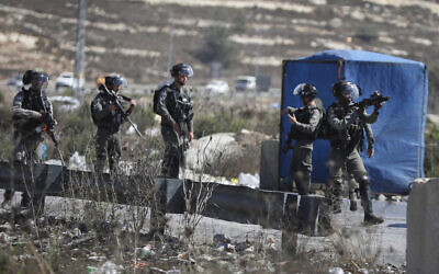 Illustrative: Israeli border police near the Jewish settlement of Beit El, in the West Bank on September 23, 2019. (Flash90)