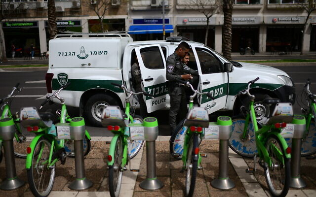 Illustrative -- police patrol near Rabin Square in Tel Aviv on March 27, 2020. (Tomer Neuberg/Flash90) Illustrative -- police patrol near Rabin Square in Tel Aviv on March 27, 2020. (Tomer Neuberg/Flash90)