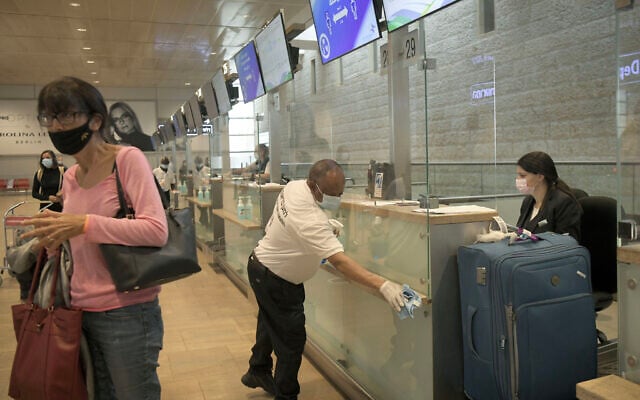 Passengers seen at the check-in counters at Ben Gurion Airport near Tel Aviv on May 14, 2020. (Flash90) Passengers seen at the check-in counters at Ben Gurion Airport near Tel Aviv on May 14, 2020. (Flash90)