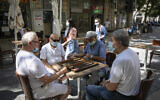 Jerusalem residents play backgammon in the city center on June 30, 2020 (Olivier Fitoussi/Flash90)