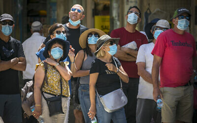 A group of people wearing face masks tour Jerusalem on July 3, 2020. (Olivier Fitoussi/Flash90)
