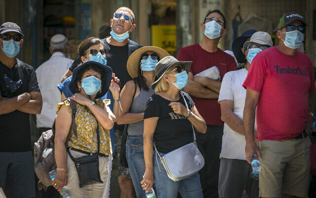 A group of people wearing face masks tour Jerusalem on July 3, 2020. (Olivier Fitoussi/Flash90) A group of people wearing face masks tour Jerusalem on July 3, 2020. (Olivier Fitoussi/Flash90)