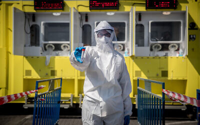 Magen David Adom medical workers perform COVID-19 tests at a mobile testing station for COVID-19, in Jerusalem, July 5, 2020 (Yonatan Sindel/Flash90)