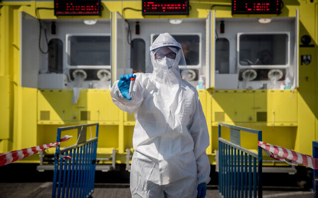 Magen David Adom medical workers perform COVID-19 tests at a mobile testing station for COVID-19, in Jerusalem, July 5, 2020 (Yonatan Sindel/Flash90) Magen David Adom medical workers perform COVID-19 tests at a mobile testing station for COVID-19, in Jerusalem, July 5, 2020 (Yonatan Sindel/Flash90)