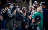 Border police officers check adherence to emergency regulations in Jerusalem, July 6, 2020 (Yonatan Sindel/Flash90)