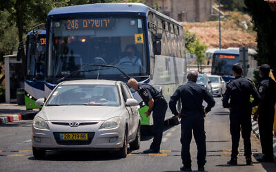Police put up roadblocks in the ultra-Orthodox settlement of Beitar Illit, on July 8, 2020. (Yonatan Sindel/Flash90)