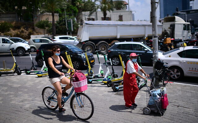 People in downtown Tel Aviv on July 13, 2020. (Tomer Neuberg/Flash90)