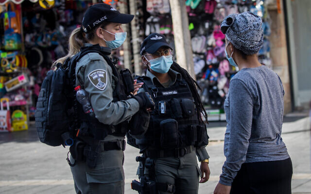Border Police officers enforce coronavirus restrictions on Jaffa Street in Jerusalem on July 15, 2020. (Yonatan Sindel/Flash90) Border Police officers enforce coronavirus restrictions on Jaffa Street in Jerusalem on July 15, 2020. (Yonatan Sindel/Flash90)