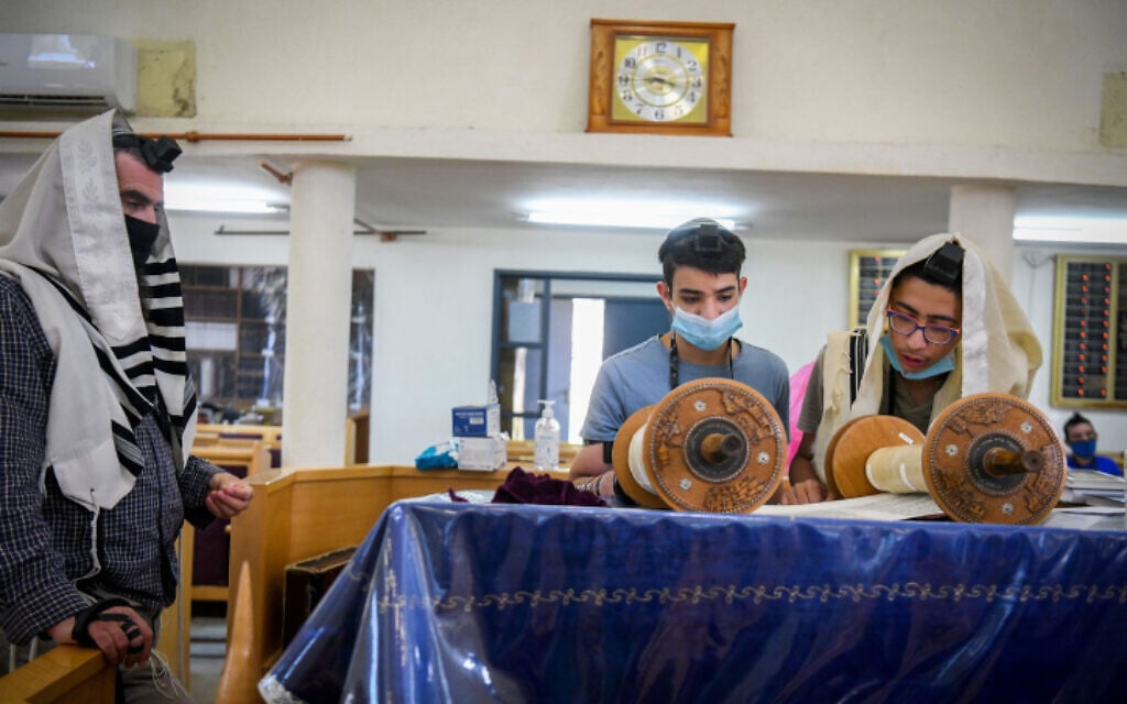 Illustrative: People pray with masks at a synagogue in Moshav Tzafria, on July 22, 2020 (Yossi Zeliger/Flash90)