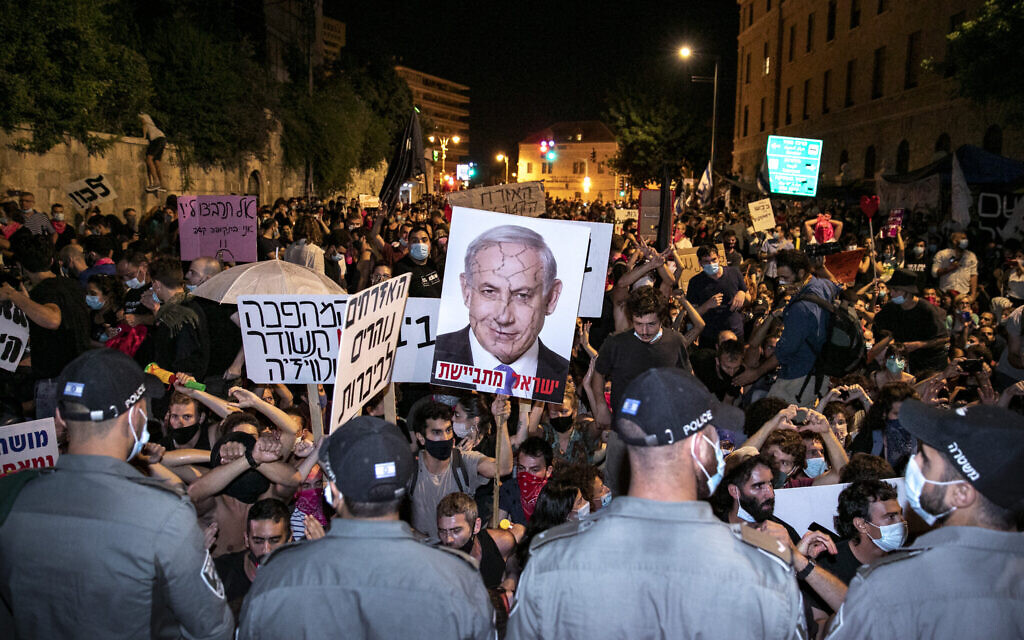 Israelis protest against Prime Minister Benjamin Netanyahu outside the prime minister's official residence in Jerusalem, on July 25, 2020. (Olivier Fitoussi) Israelis protest against Prime Minister Benjamin Netanyahu outside the prime minister's official residence in Jerusalem, on July 25, 2020. (Olivier Fitoussi)