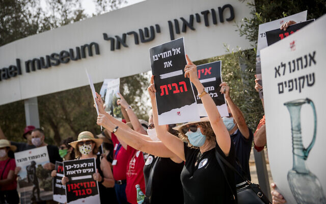 Israel Museum workers hold a protest against the ongoing closure of the museum following the spread of the coronavirus, outside the Israel Museum in Jerusalem on July 28, 2020. (Yonatan Sindel/Flash90) Israel Museum workers hold a protest against the ongoing closure of the museum following the spread of the coronavirus, outside the Israel Museum in Jerusalem on July 28, 2020. (Yonatan Sindel/Flash90)