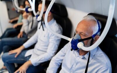 People inside a hyperbaric chamber like those used by Israeli researchers for their study on aging (Shutterstock)