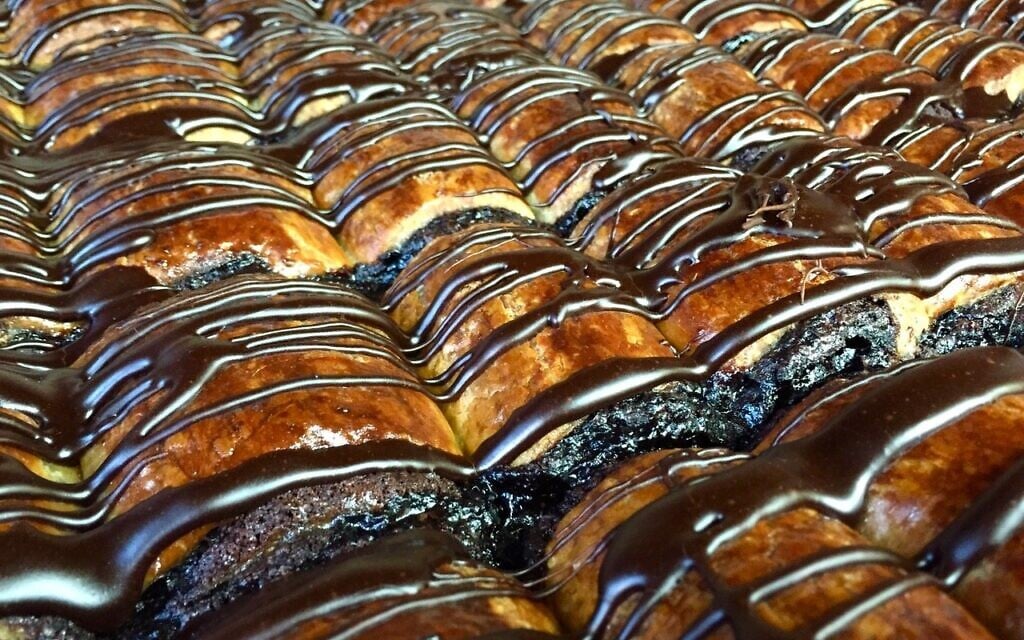 The steaming Russian chocolate babka is one of the classic go-to delicacies at Cheskie’s in Outremont, Montreal. (Photo: Ezra Soiferman/ www.EzraSoiferman.com)