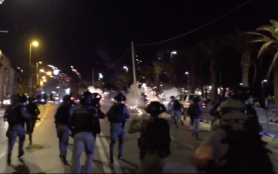 Police prepare to confront protesters in Jaffa on July 19, 2020. (Israel Police)
